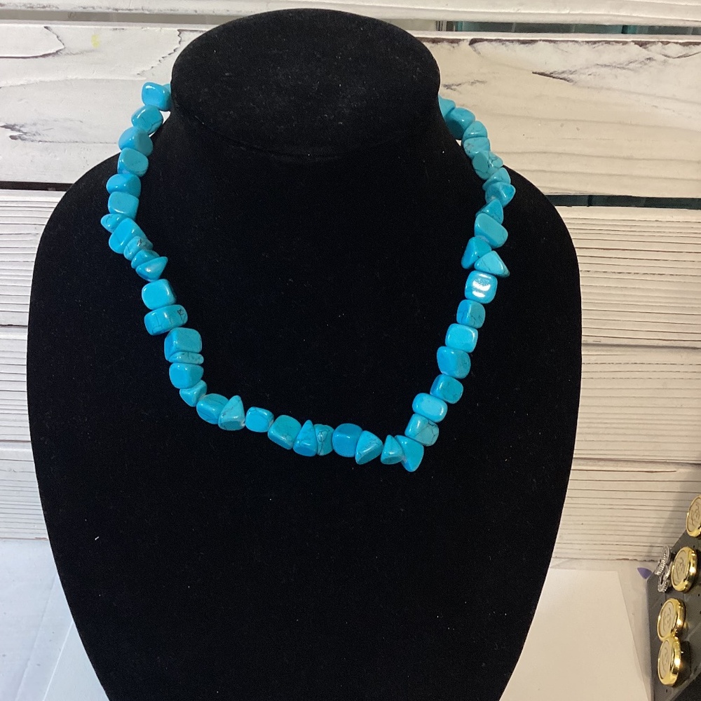 CRYSTAL NECKLACE - Picture 2 of 4